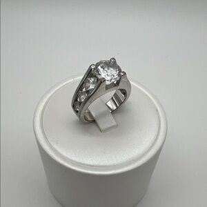 Silver-Tone Women's Ring with Cubic Zirconias, size 7